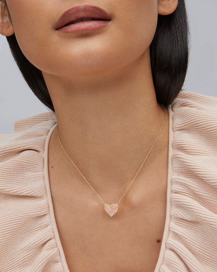 Kendra Scott Ari Heart Gold Pendant Necklace in Rose Quartz