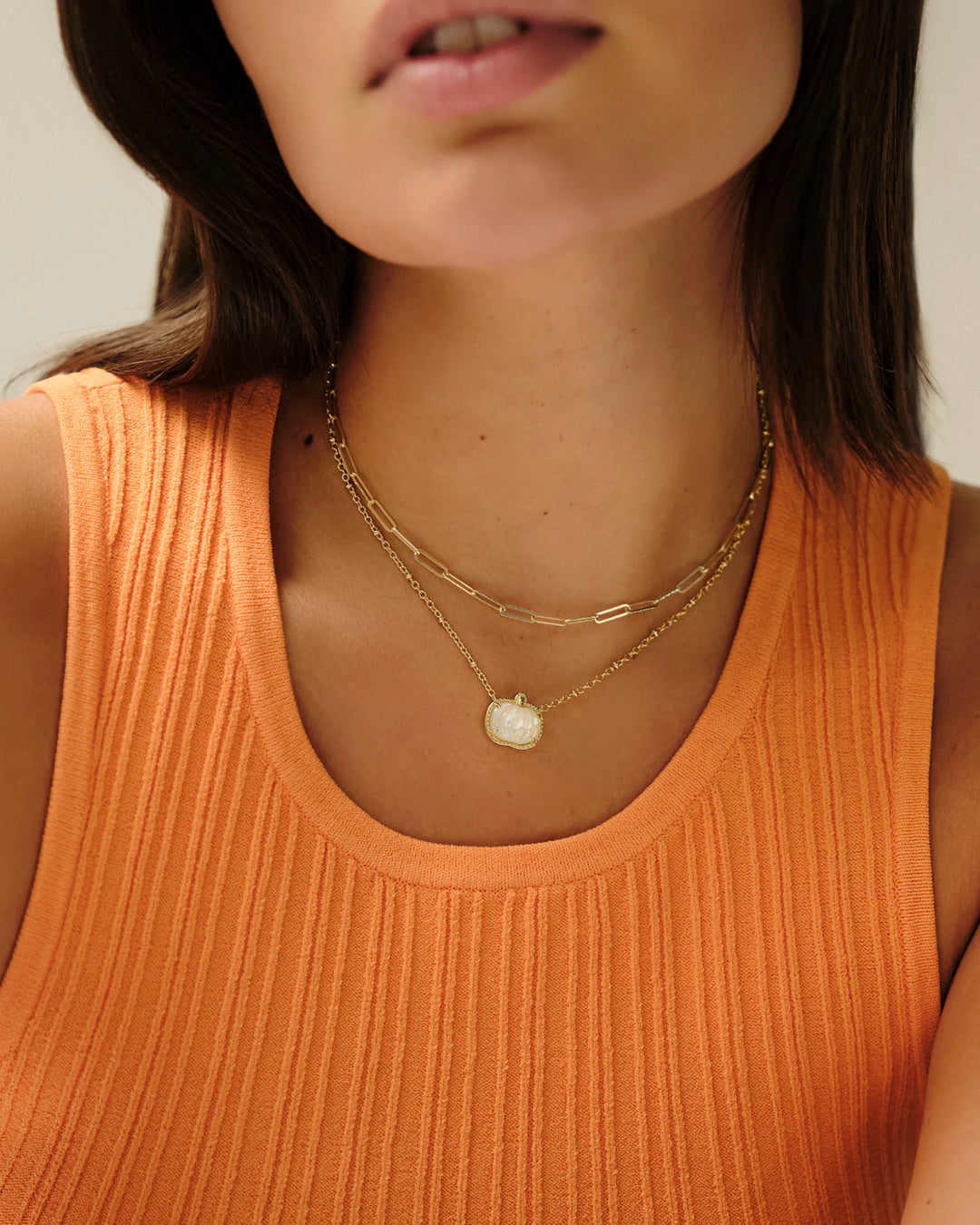 Kendra Scott Pumpkin Gold Short Pendant Necklace in Ivory Mother-of-Pearl