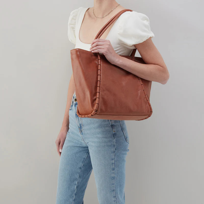 Hobo Phoebe Tote in Saddle