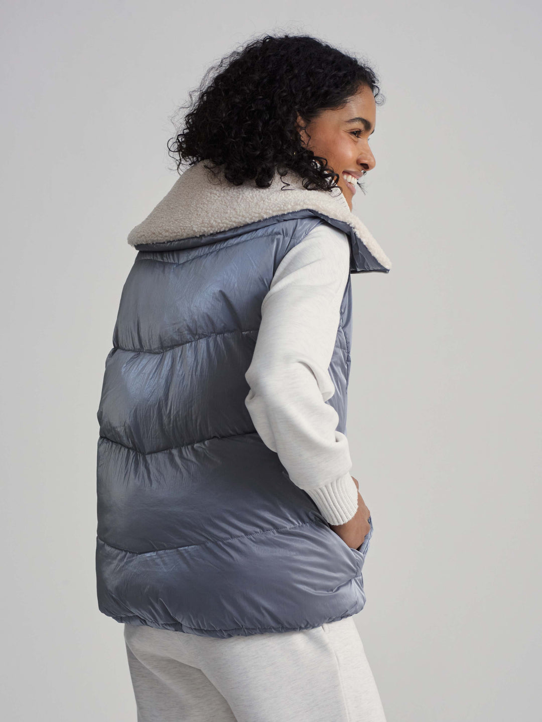 Varley Brock Puffer Gilet in Blue Wind