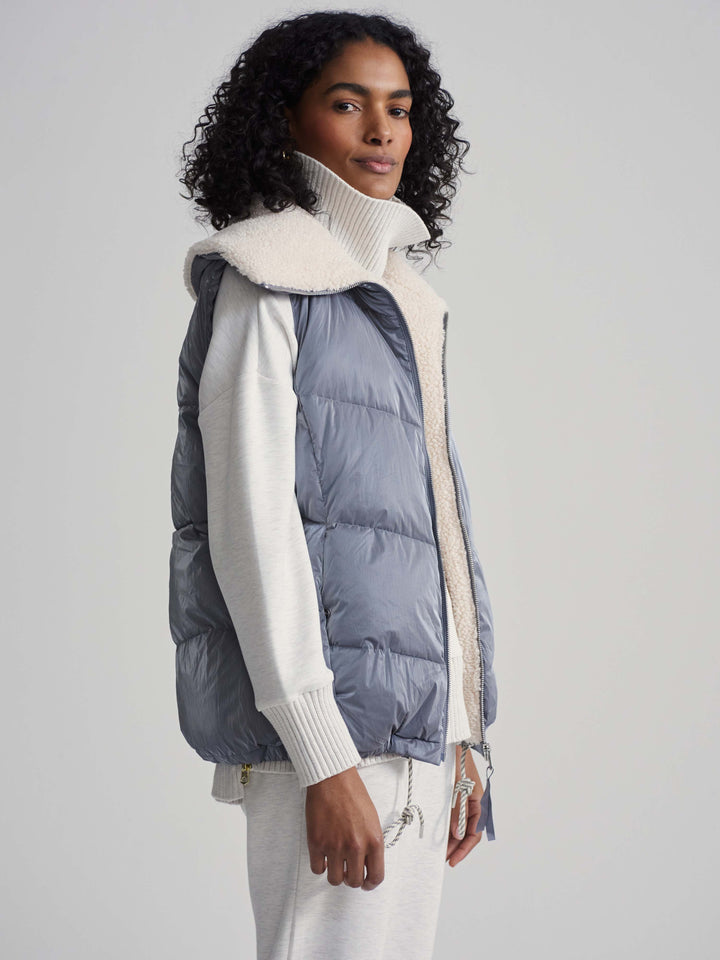 Varley Brock Puffer Gilet in Blue Wind