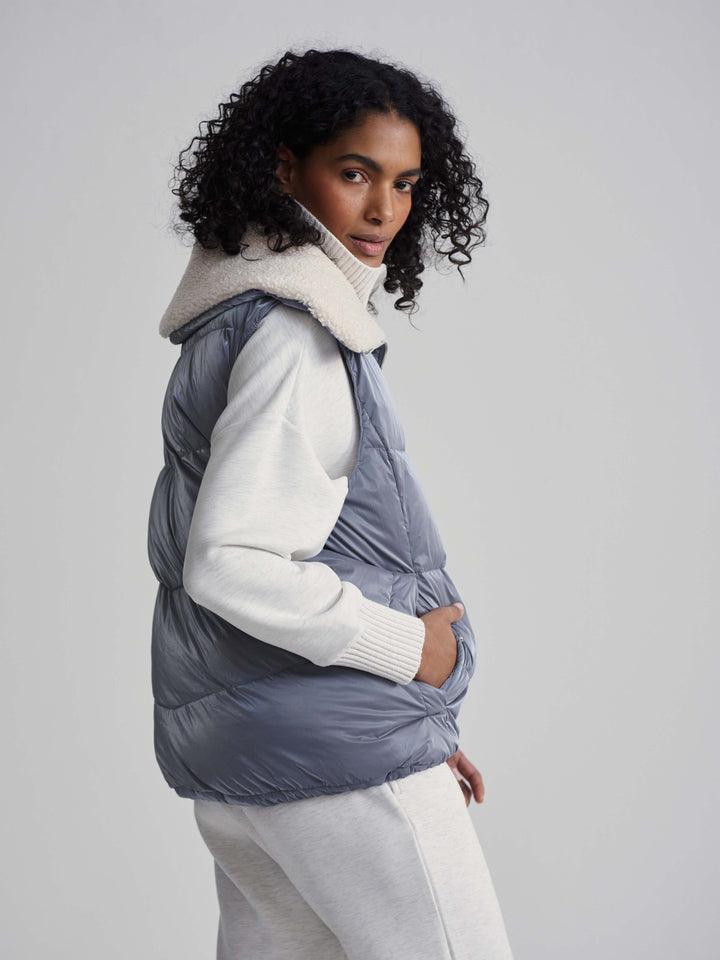 Varley Brock Puffer Gilet in Blue Wind